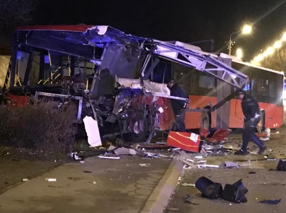 Autobusi su uništeni, vozač Gradskog saobraćajnog preminuo je na licu mesta (FOTO)