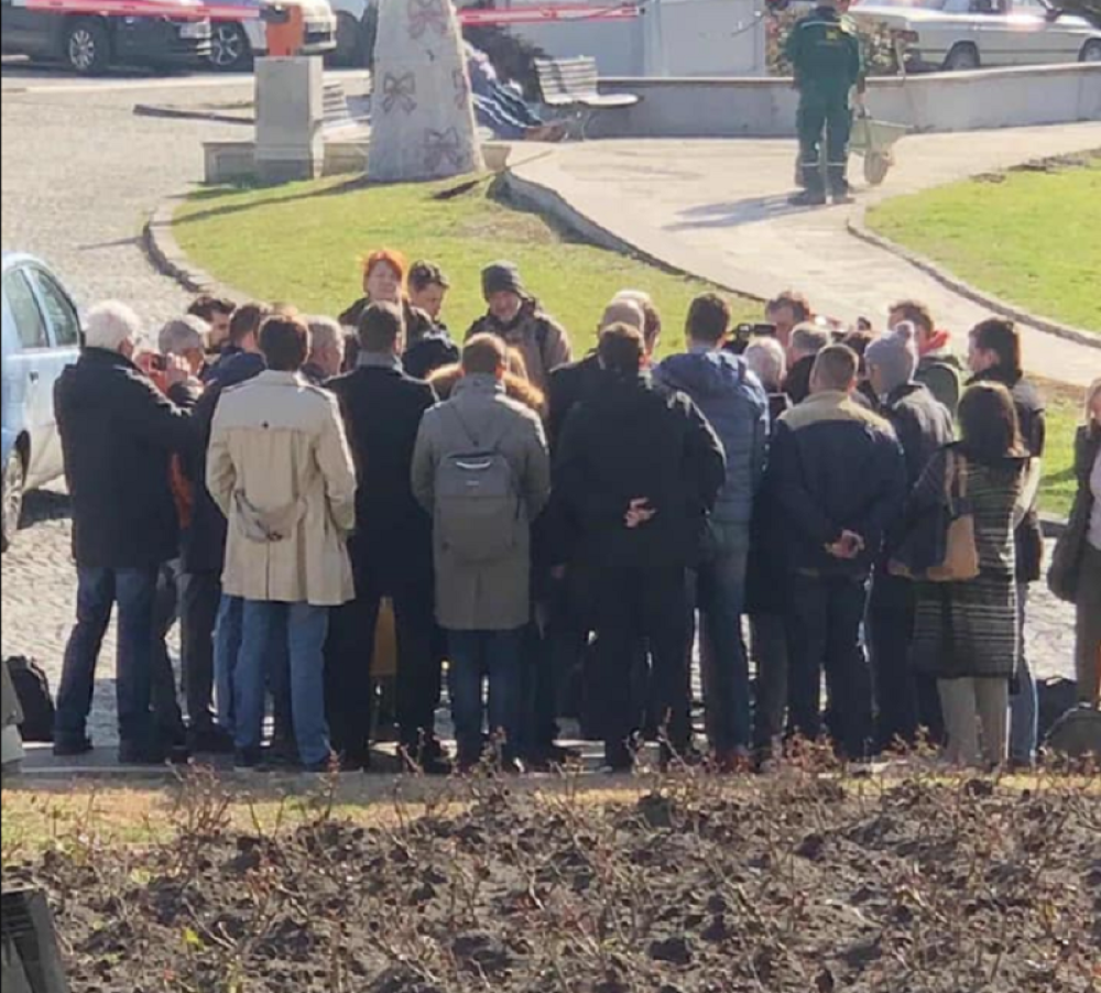 Okupljaju se ispred Skupštine grada