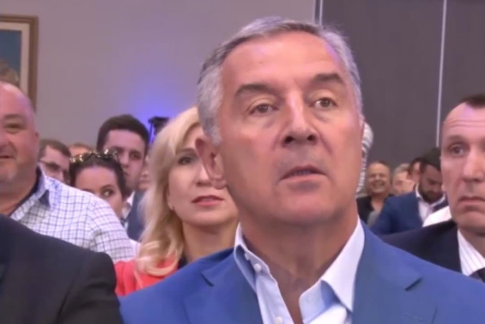 Dovodi navijačke grupe na litije da prave haos, sprema nikad gori udar na vernike