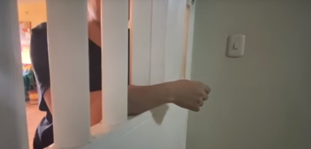 20 godina je držao ženu zarobljenu u stanu prekoputa njegovog, hranio je samo pirinčem i svakodnevno seksualno zlostavljao! (VIDEO)