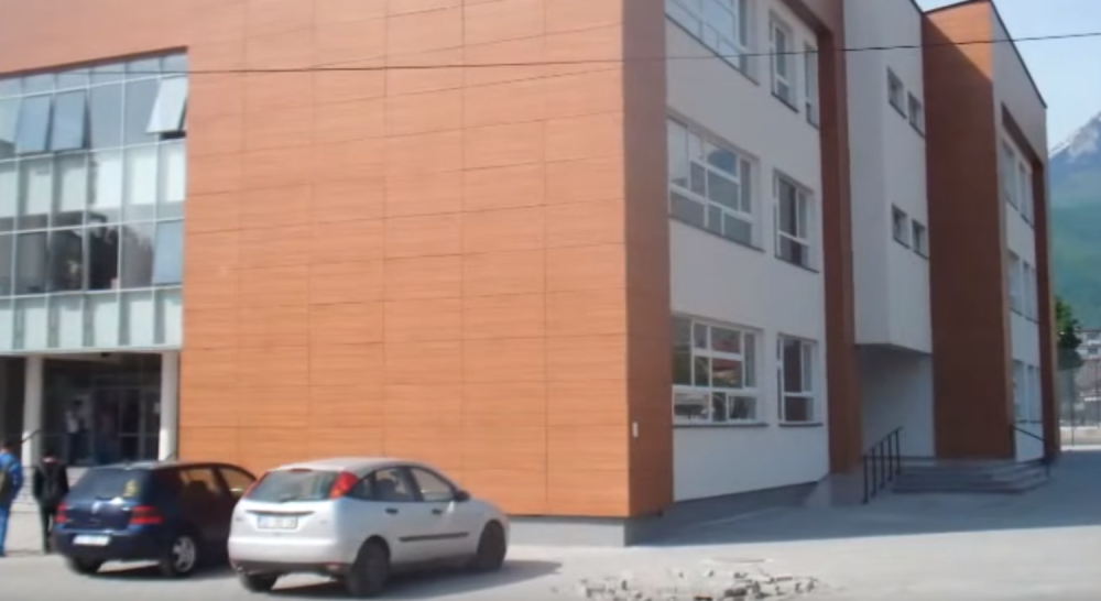 Obili elektrotehničku školu i odneli sve računare iz nje