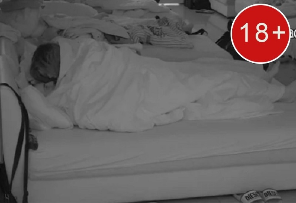 Skočila na njega pa uzdisali i dahtali, sve pucalo od jakog se*sa! Akcija pred apsolutno svim zadrugarima!  (VIDEO 18+)