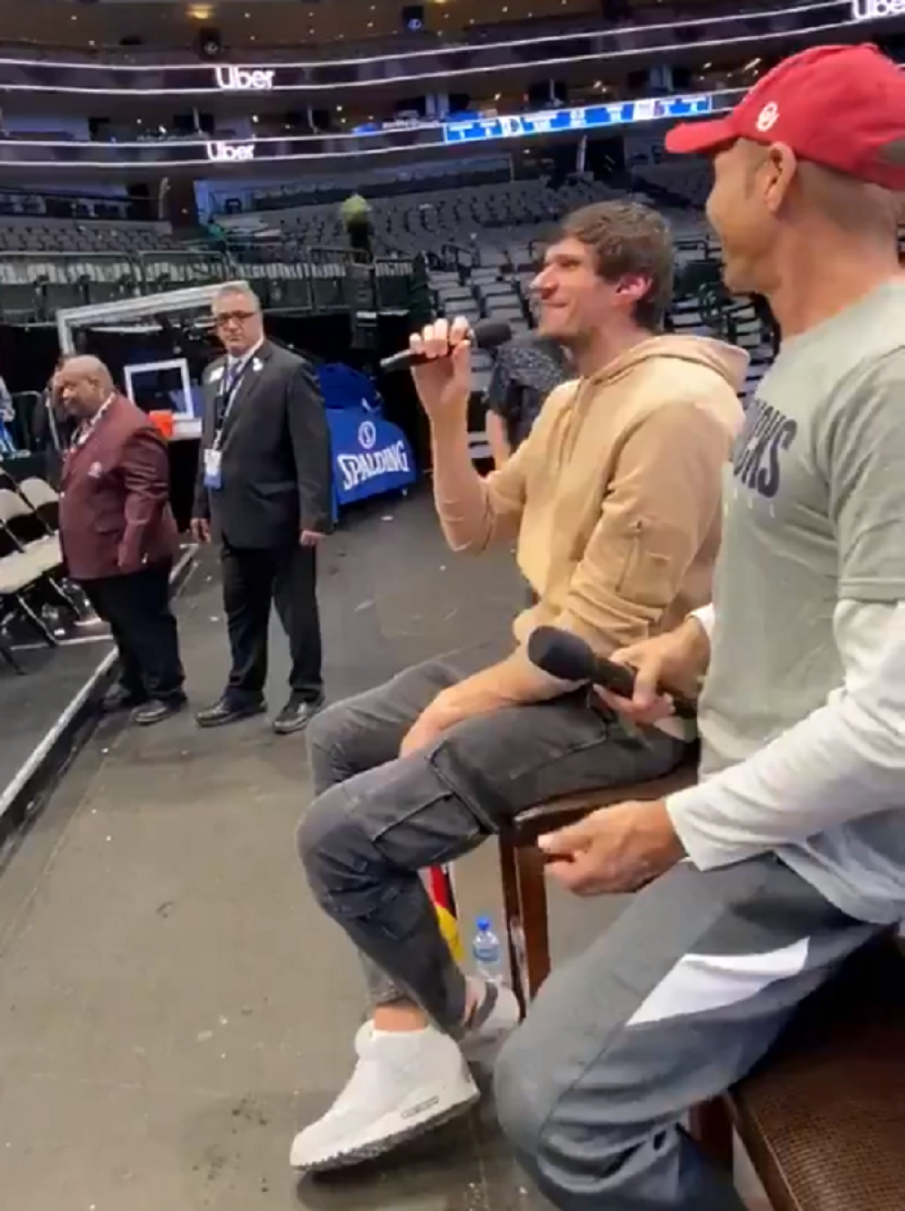 Boban Marjanović podelio radost sa navijačima pevajući pesme Šabana Šaulića (FOTO/VIDEO)