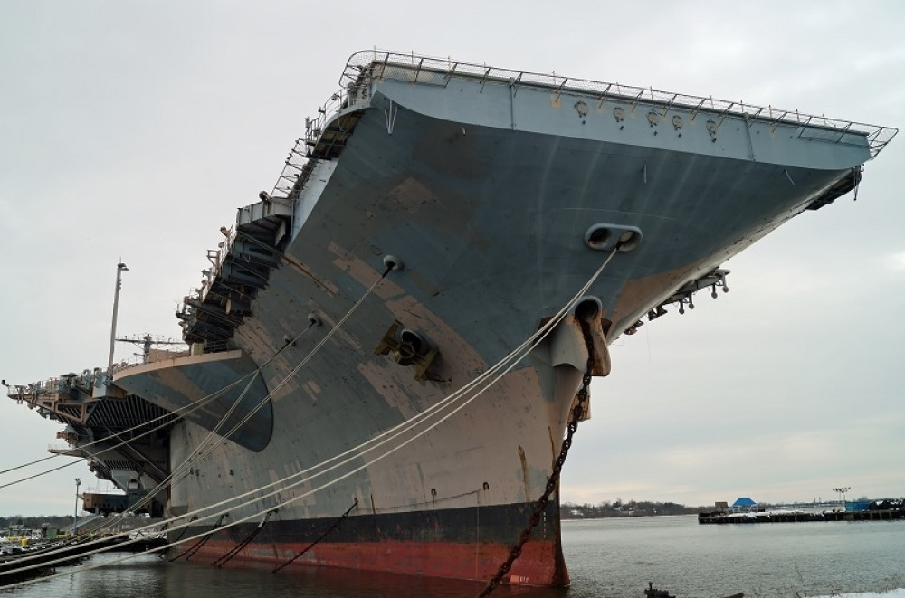 Amerika pikira Iran, rasporedili razarač uz njihovu obalu