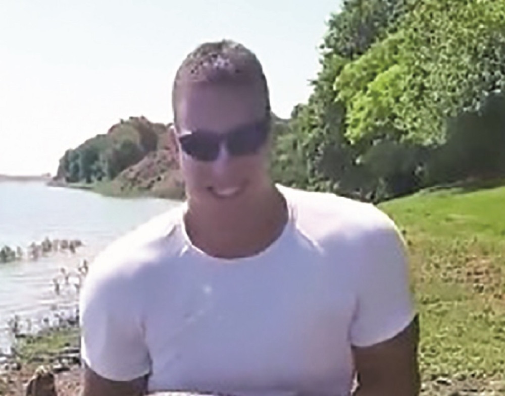 Tuga do neba -  majka pod lekovima, ne ispušta Bojanovu majicu