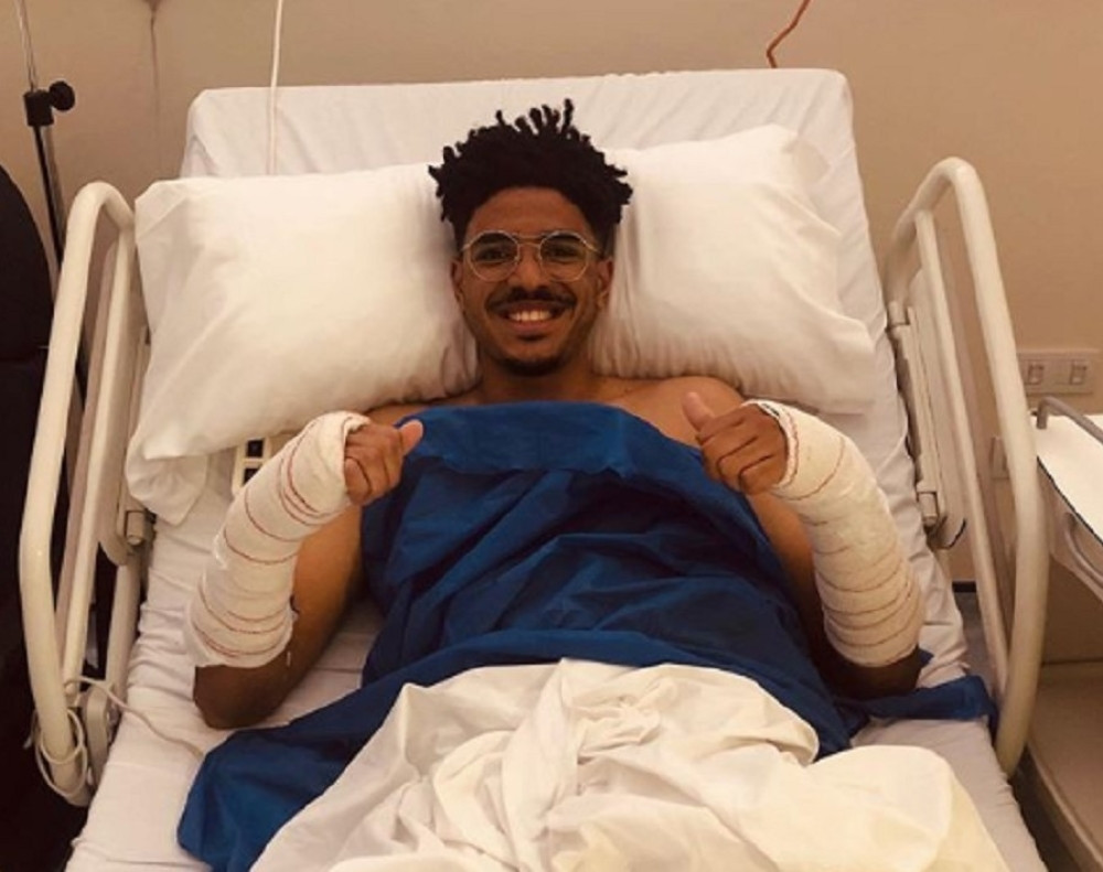 Fudbaler se zakucao u betonski zid, pa slomio obe ruke i koleno (UZNEMIRUJUĆ VIDEO)