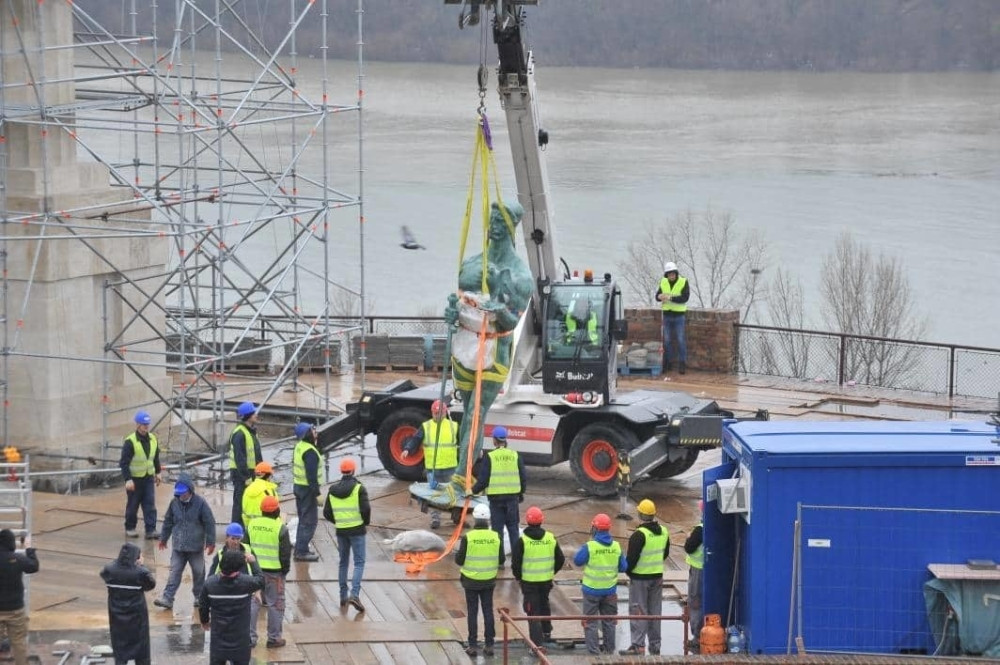 "Pobednik" se vraća na presto posle 127 dana (FOTO)