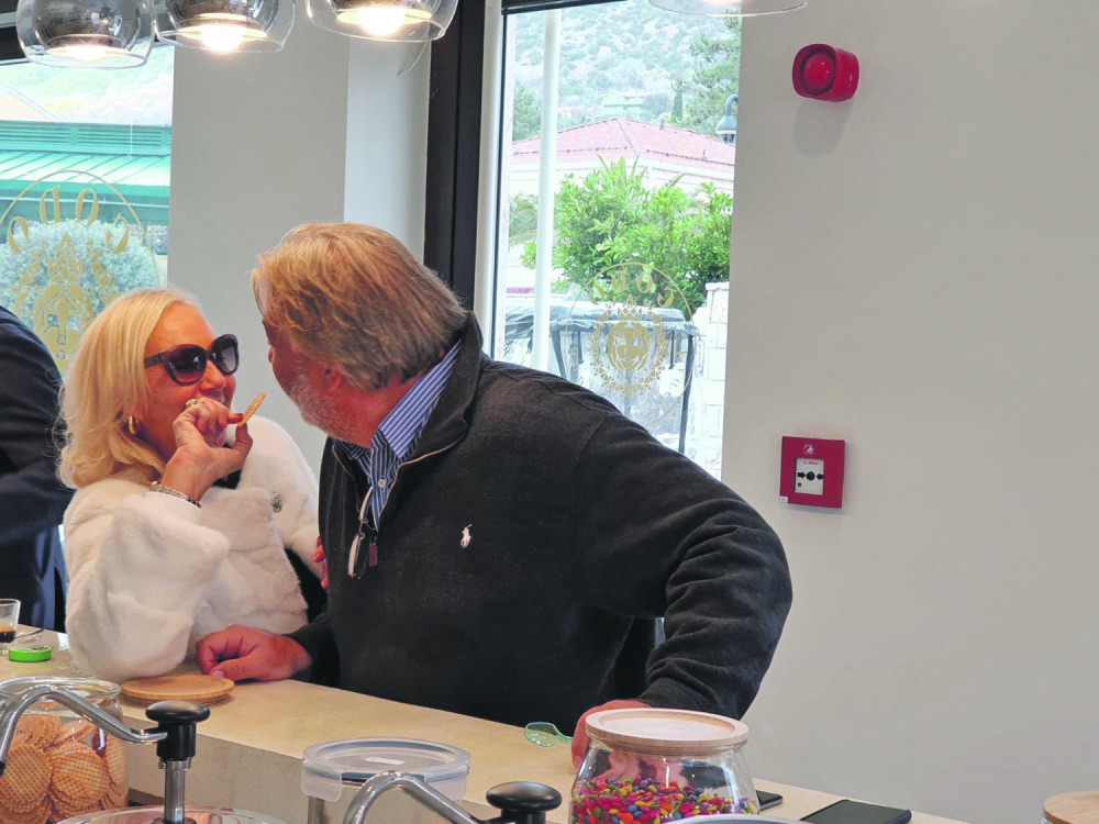 Lepa Brena otkrila šta radi sa mužem u izolaciji! (FOTO)