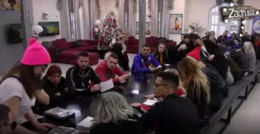 Za Dan zaljubljenih dobila slinu!? Ova Zadrugarka se zgrozila, a on hteo u zemlju da propadne! (VIDEO)