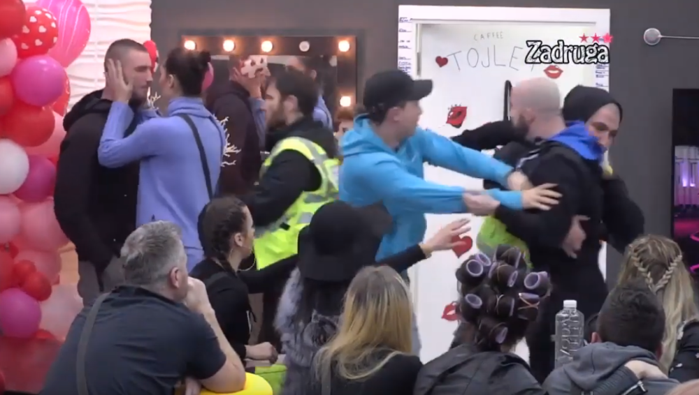 Skandal u Zadruzi: Mensur napustio Belu kuću kada je ugledao Tomovića i Minu!