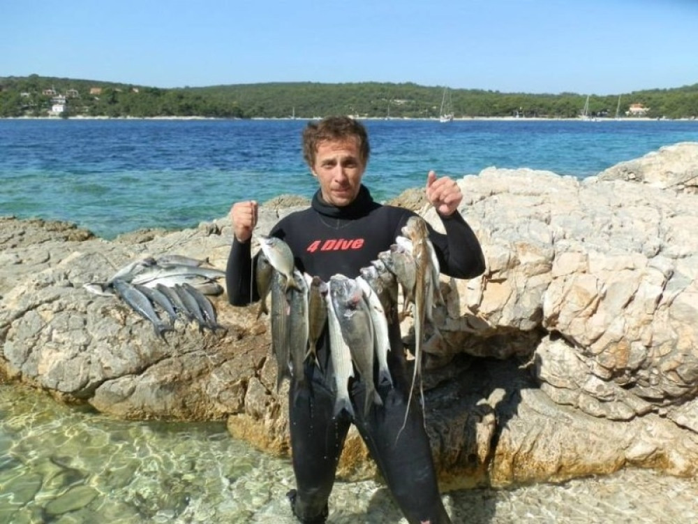 Predstavljao se lažno, a komšije su ga izbegavale! Branko iz očaja izbušio tinejdžerku!
