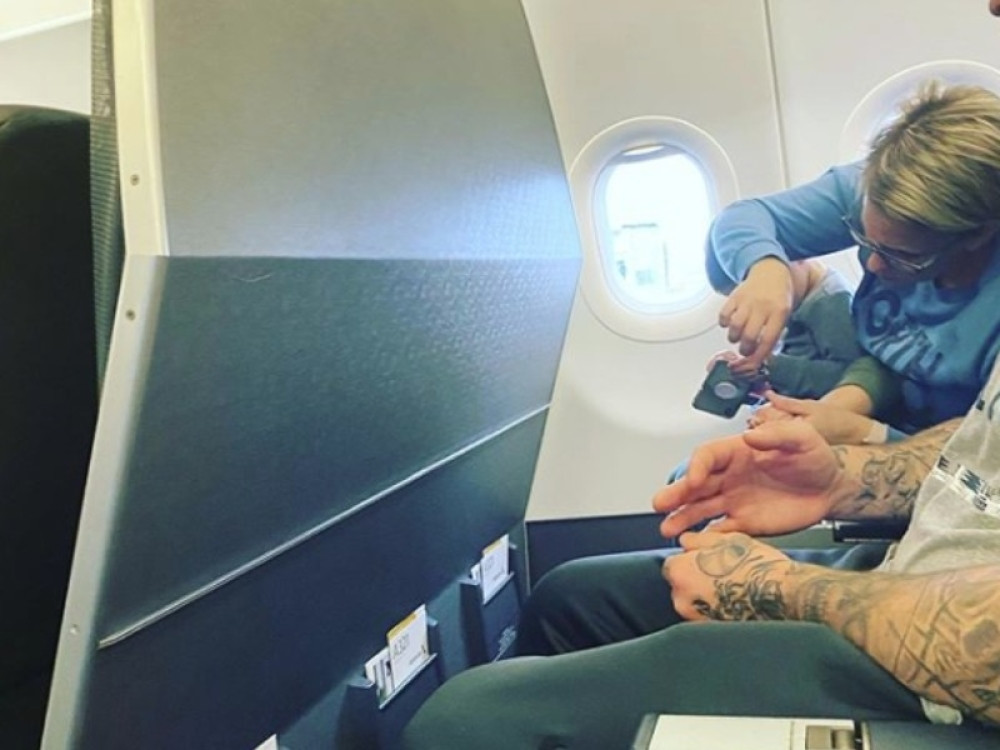 Ovakva gadost jednog putnika zgrozila je ceo avion...  (FOTO)