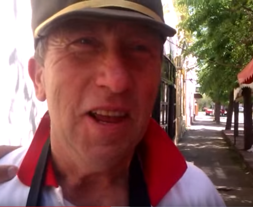 Krenuo pešice, želi da učestvuje na paradi na Crvenom trgu