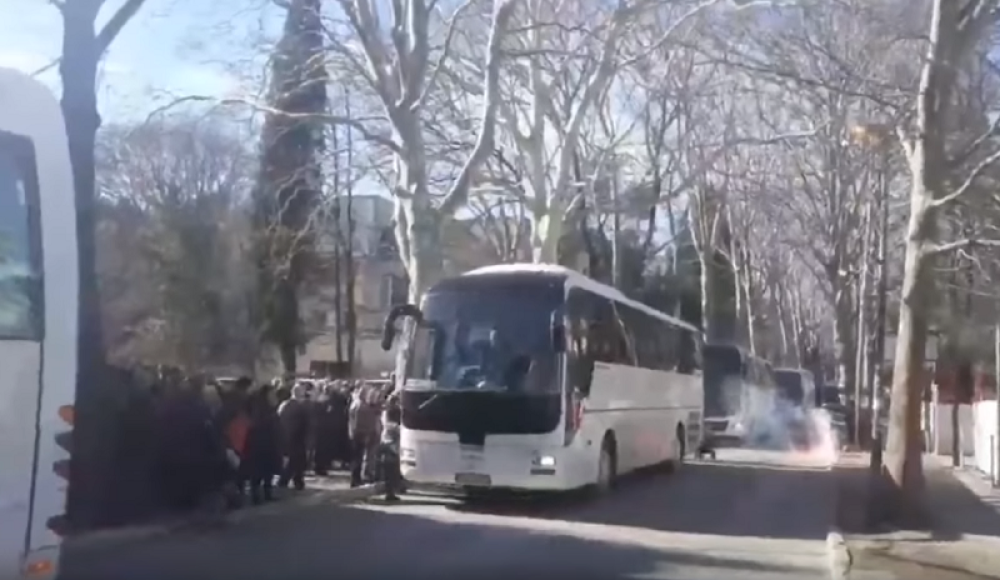 Ustaše napale veliku grupu ljudi u Mostaru dok su obilazili groblje! (VIDEO)