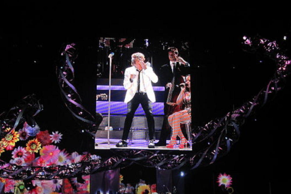 Poznati pevač, otac osmoro dece, na žurci za najmlađe salutirao nacističkim pozdravom, a potom usledio brutalan fizički obračun! (VIDEO)