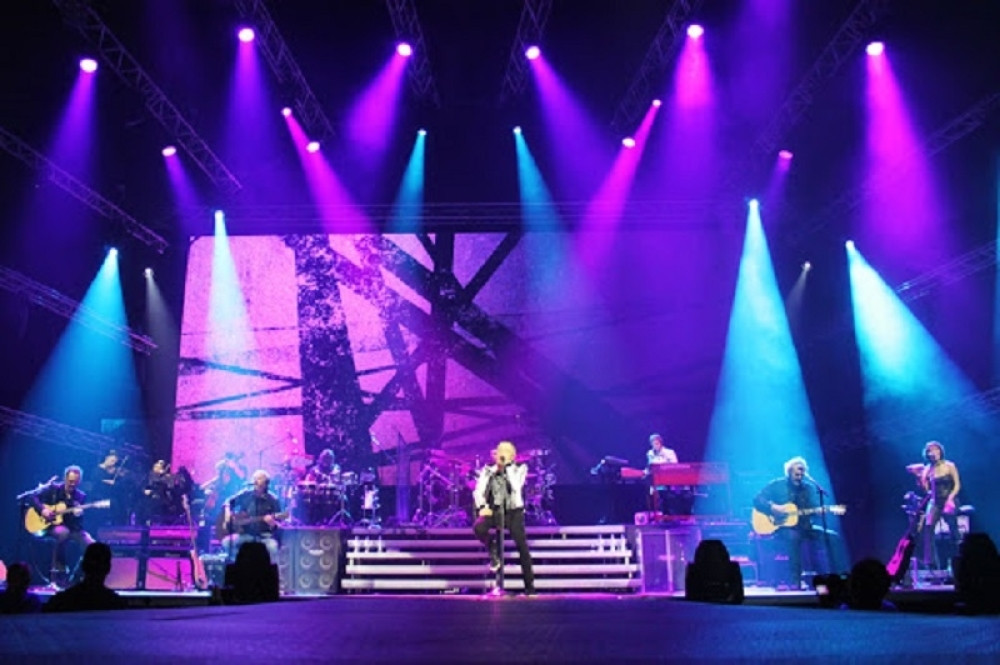 Poznati pevač u 65. godini postao otac po treći put i to sa 30 godina mlađom ženom: Dobili su ćerkicu!