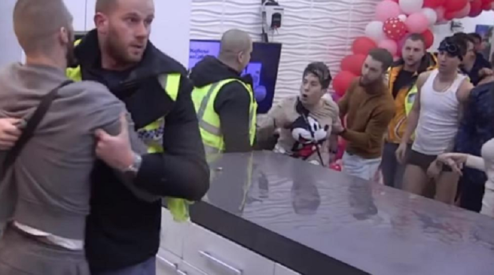 Neviđen sukob u Zadruzi: Mensura jedva drže da ne udari Matoru, Jovana na ivici nervnog sloma (VIDEO)