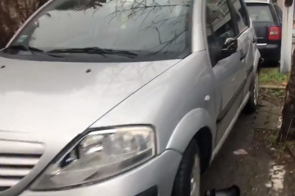 Bahati vozač devojci razlupao auto pa je udario (VIDEO)