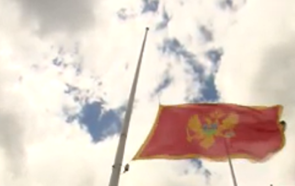 Skinuta i spaljena crnogorska zastava!