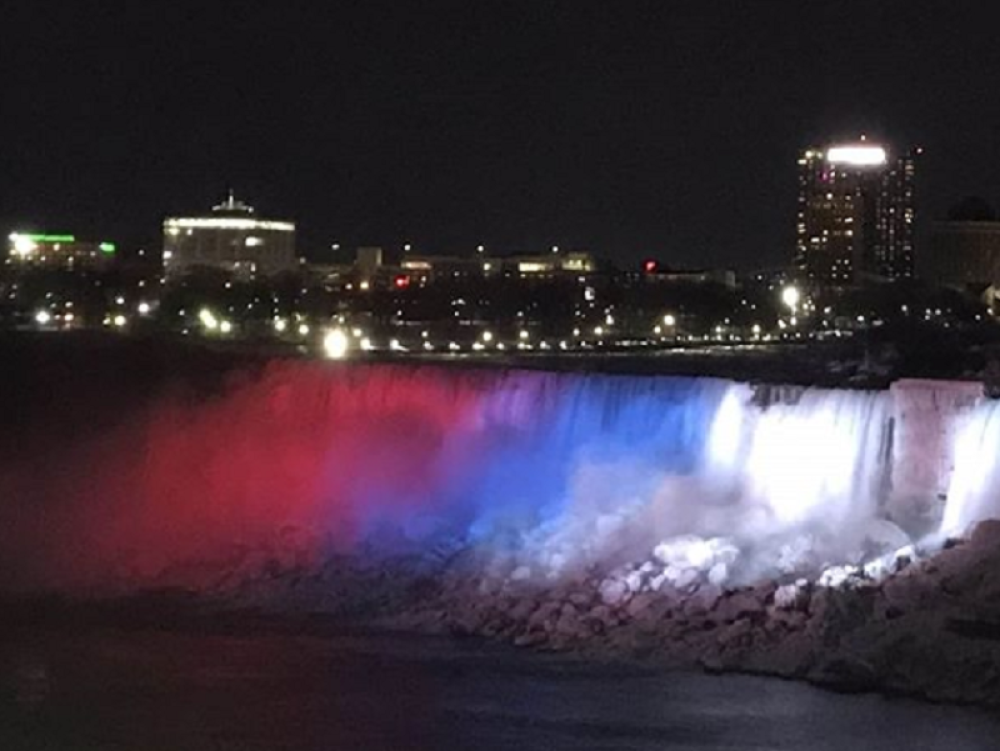 Otkriveno zbog čega su Nijagarini vodopadi osvetljeni u bojama srpske zastave (FOTO)