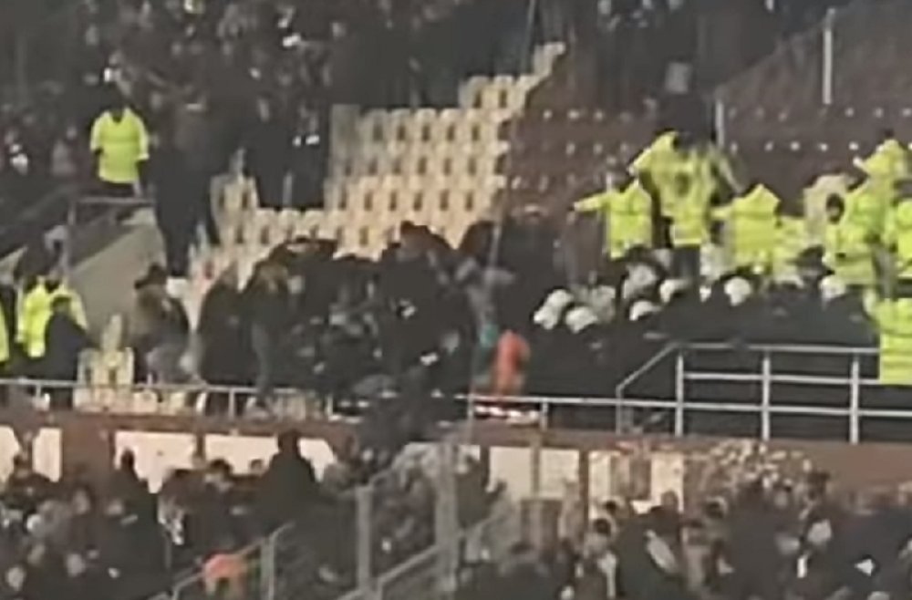 Navijači Dinama napravili haos, tukli se sa policijom (VIDEO)