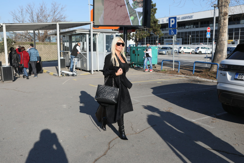 Dara izbacila NIKAD VEĆE grudi, a struk smanjila u fotošopu!