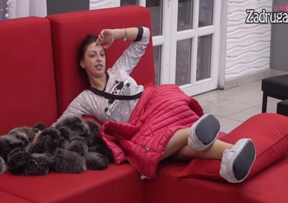 Mazila mu gu*u: Maja Marinković u razvratnoj akciji sa Zadrugarom! On pokazao čime raspolaže! (+18 VIDEO)