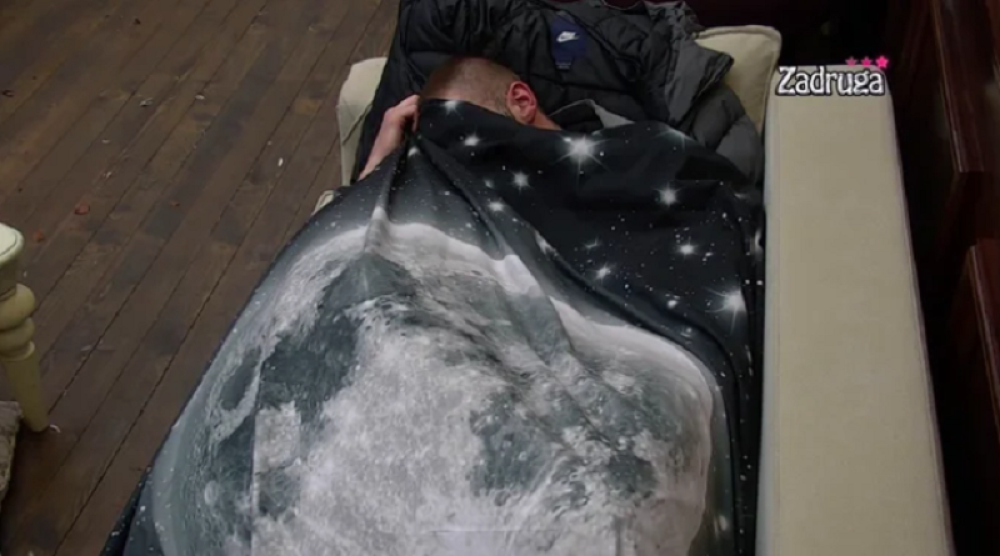 Mina oralno zadovoljila dečka u sred bela dana, a onda usledilo ovo (VIDEO 18+)