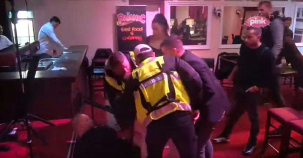 Branislav Radonjić Brendon pljuvao redom zadrugare pa dobio pesnicu u lice! (VIDEO)