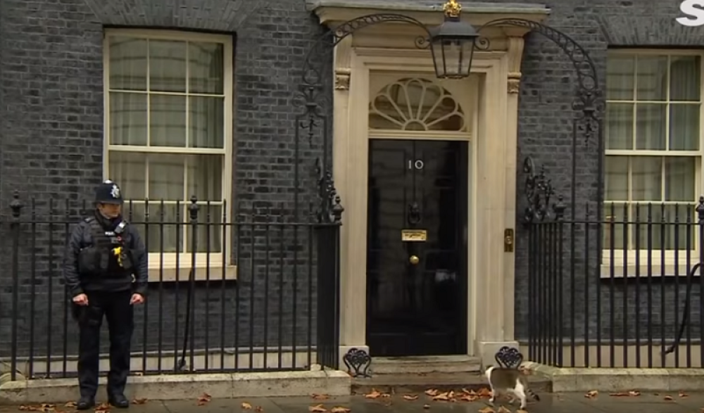 Britanska vlada morala da ga sankcioniše, nastala potpuna histerija