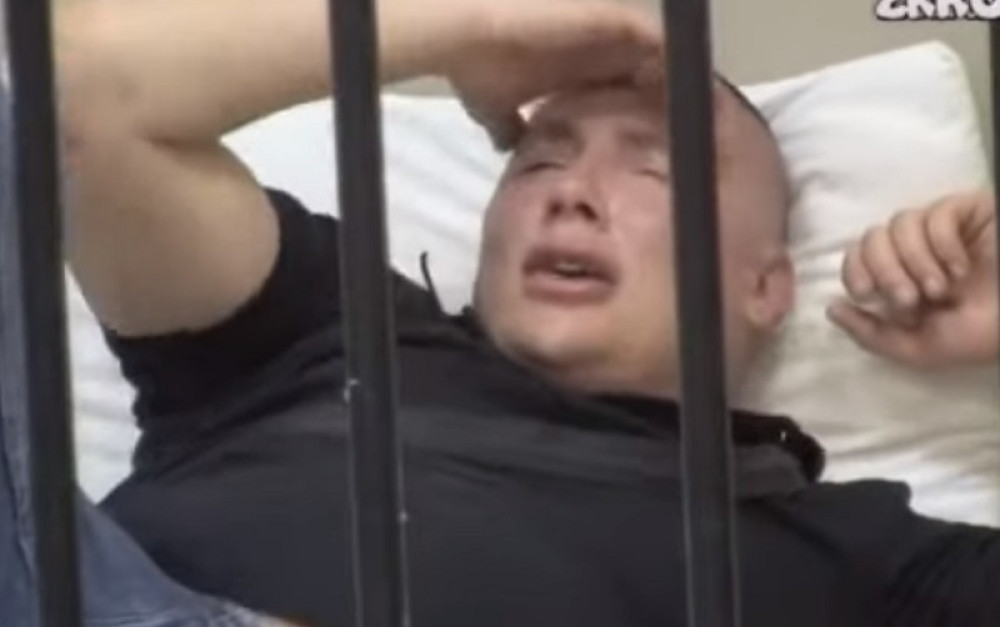 Brendon u suzama: "Na žurci su me šutirali i šamarali, a vi me je*ete zbog ovoga" (VIDEO)