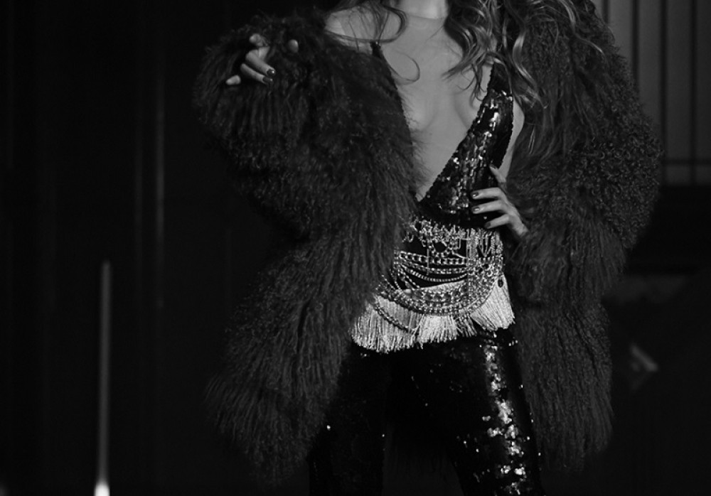 Pogledajte koja naša poznata pevačica sebe upoređuje sa Al Kaponeom! A i može joj se!