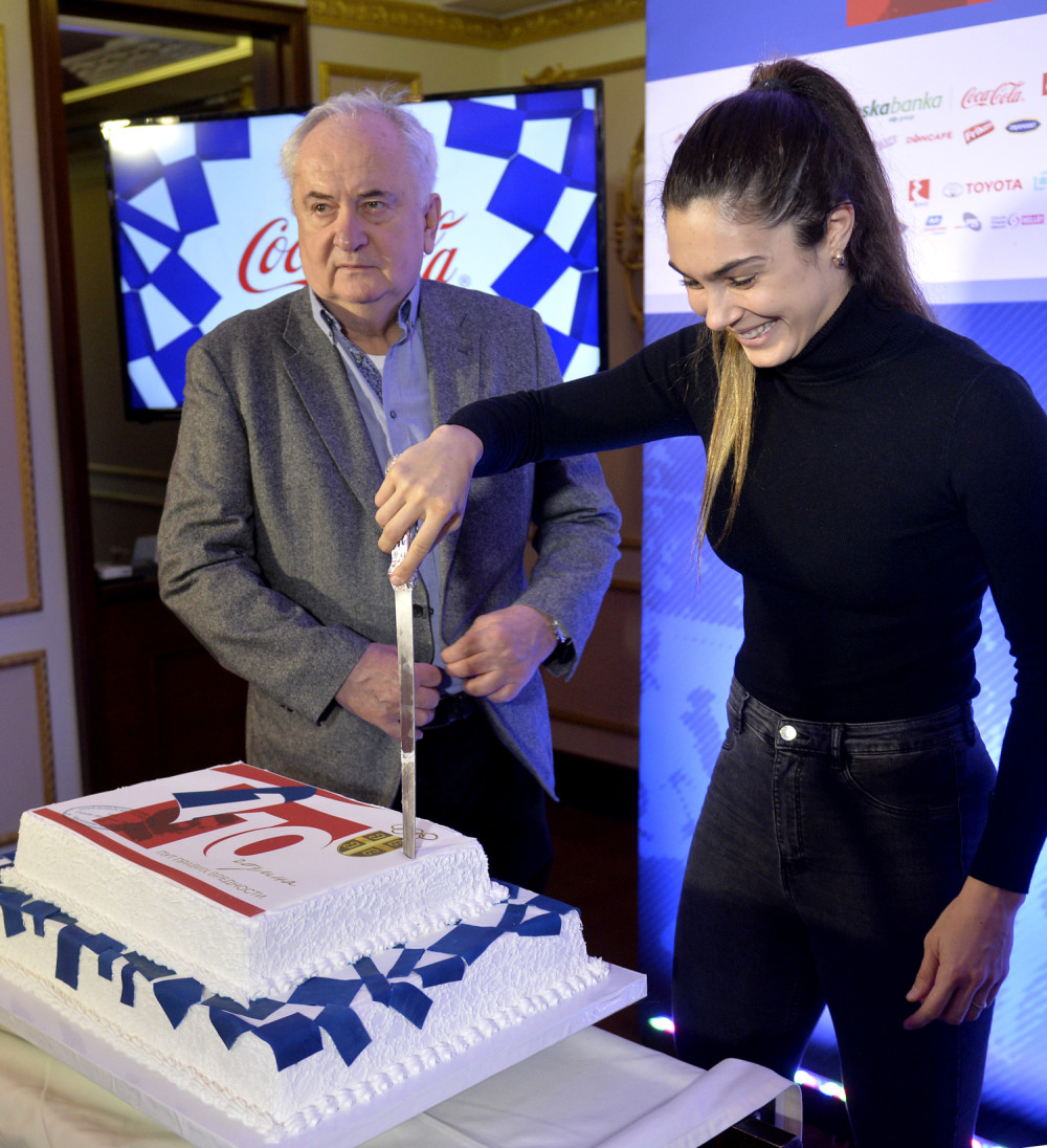 Božidar Maljković položio lovorov venac, Milica Mandić presekla tortu (FOTO)