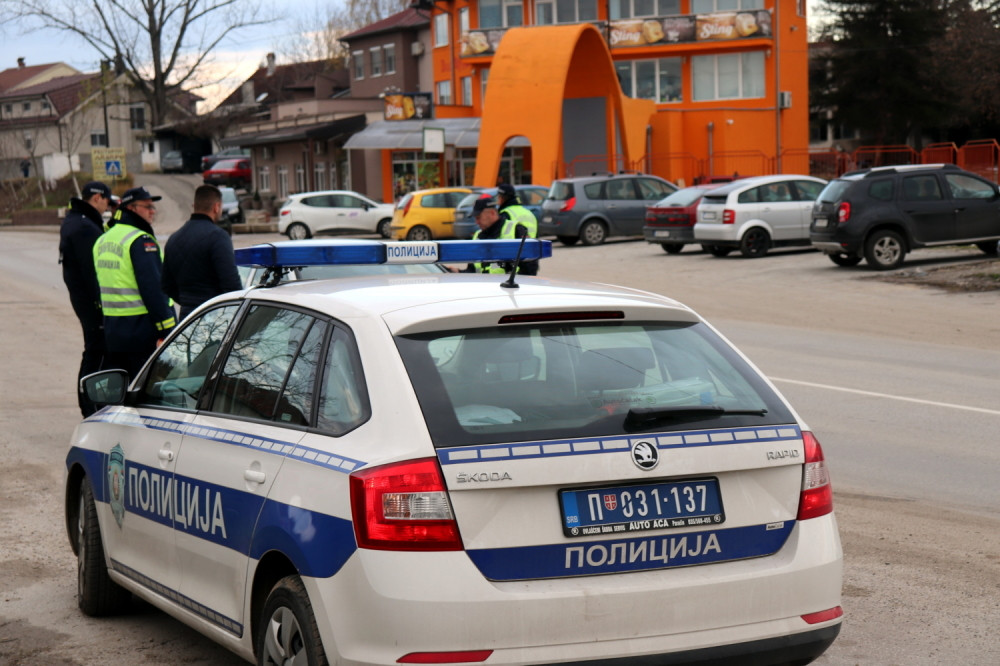 Muškarac sa pištoljem ušao u autobus, reagovala žandarmerija