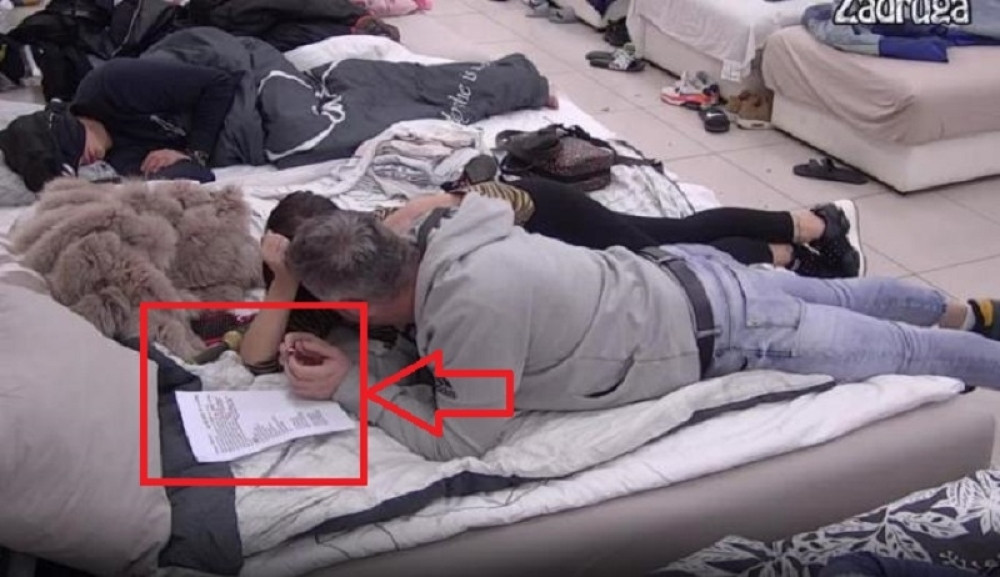 Edo ušao u "Zadrugu" sa papriom sa suda, pa odmah skočio kod ljubavnice u krevet! (FOTO)