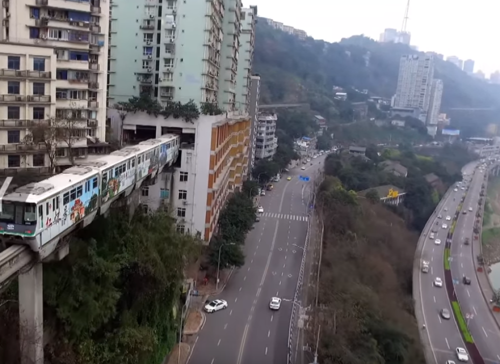 Zamislite da vam voz prolazi ispod sprata na kom živite i da ništa ne čujete? Moguće je! (VIDEO)