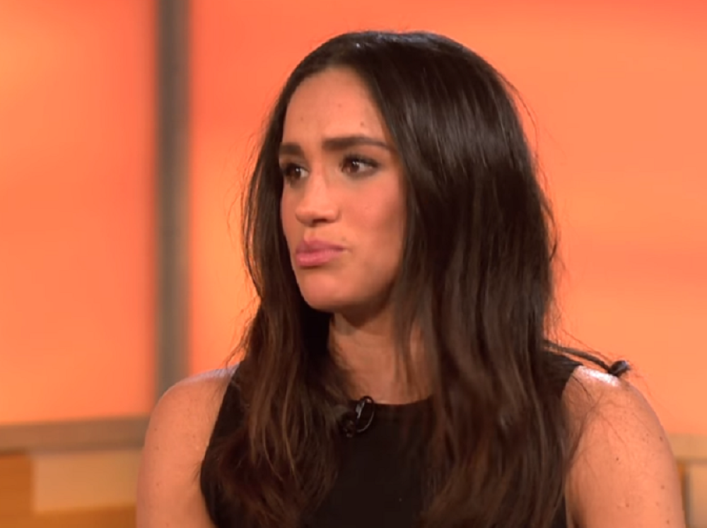 Pevala sam sinu uspavanku sinu, desio se oštar bol, pala sam na pod i osetila kako gubim dete... (VIDEO)