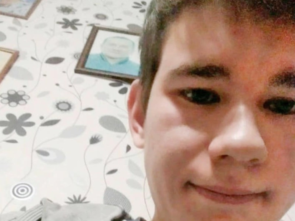 Stavio je telefon na punjač i umro u trenutku! Devojka pored pretrpela elektro šokove i bespomično gledala mladićevu smrt!