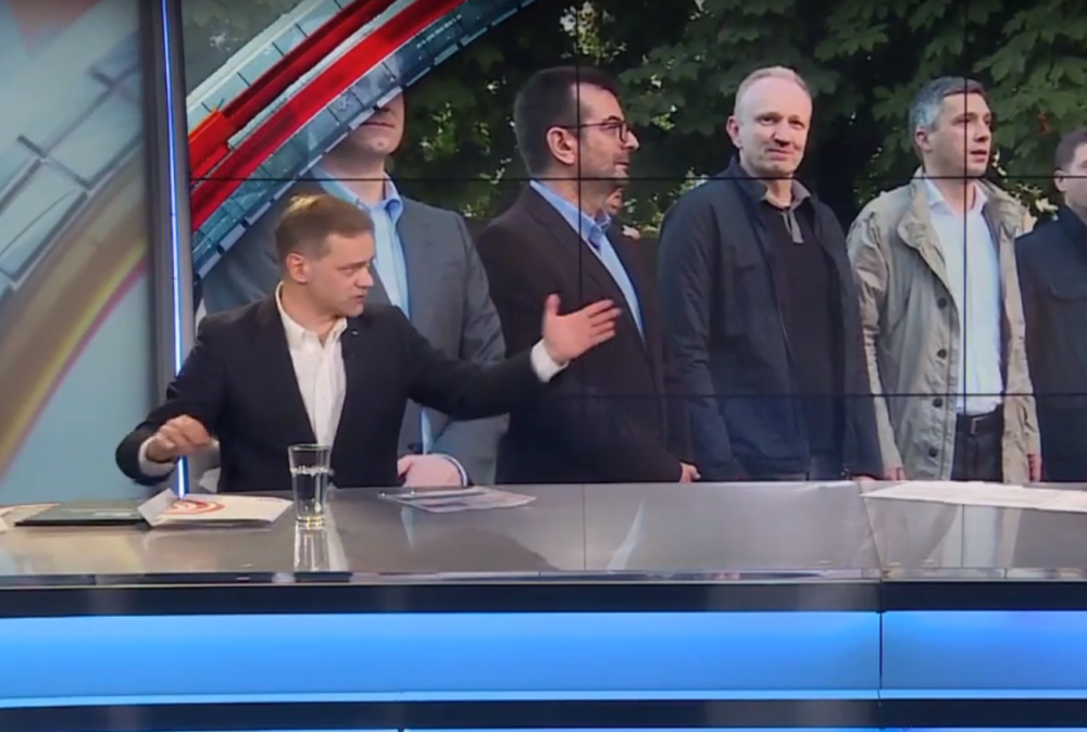 Samo stranci mogu da nam spasu fotelje, koga briga za narod!