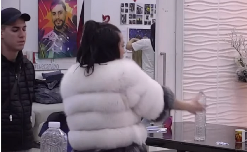 Gađanje tanjirom i histerija! Tara i Mateja ponovo u okršaju! (VIDEO)