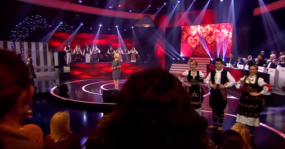 Imala je 14 godina kada joj je majka odvela sestru! Život naše pevačice bio je prepun teskobe!