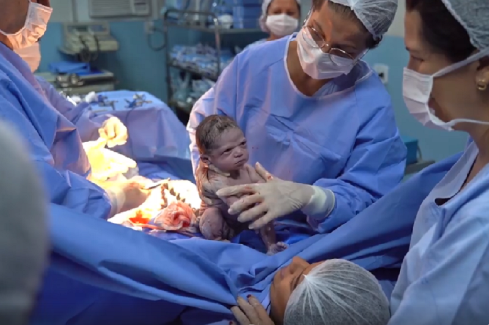 Naučnici otkrili JEZIVU stvar: " To je kao da nosite kiborg bebu"