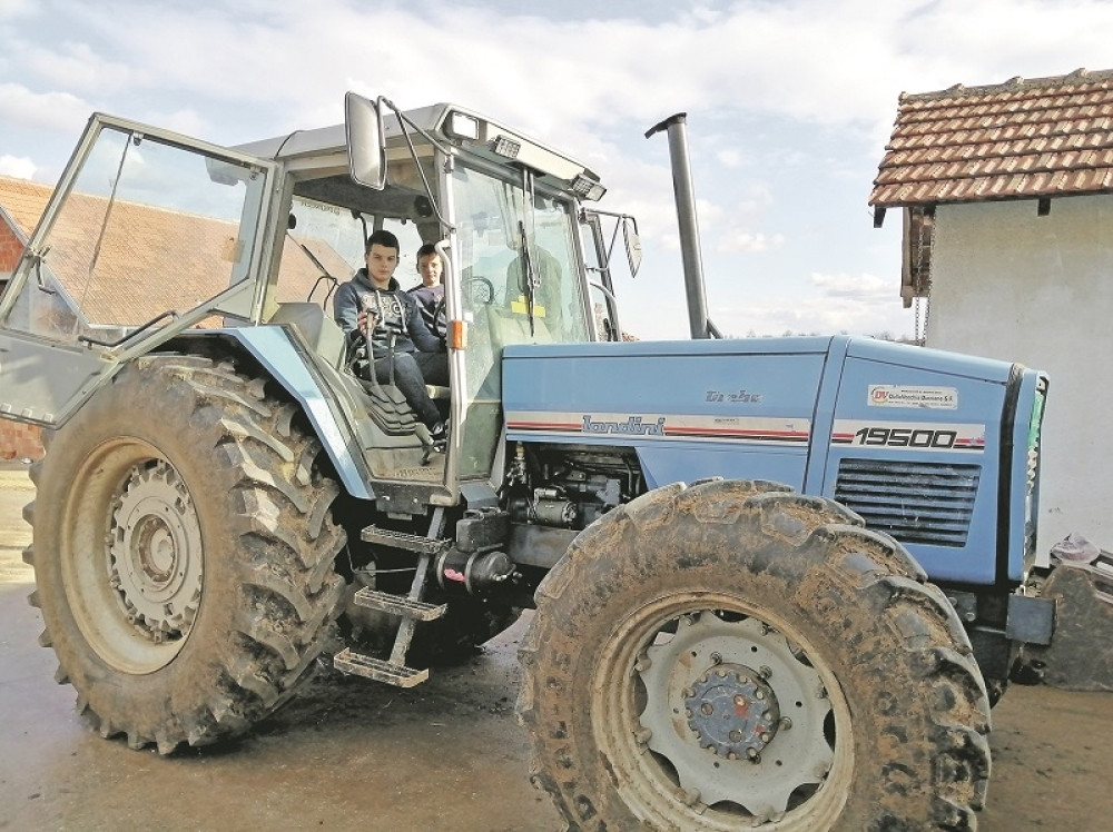 Nešići iz sela Popović kod Rače oduševili celu Srbiju!