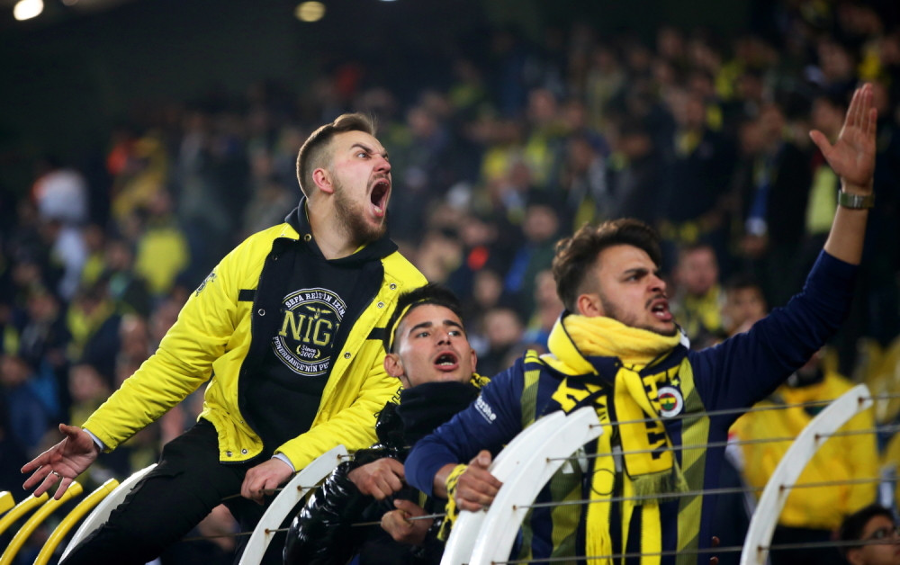 Ovaj navijač baš je preterao, pogledajte na koji način iskaljuje svoj bes (VIDEO)