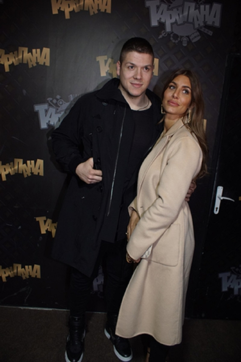 Jelena se mazi golim nogama sa Slobom u krevetu: Otišla predaleko, ona deli njihovu intimu! (FOTO)