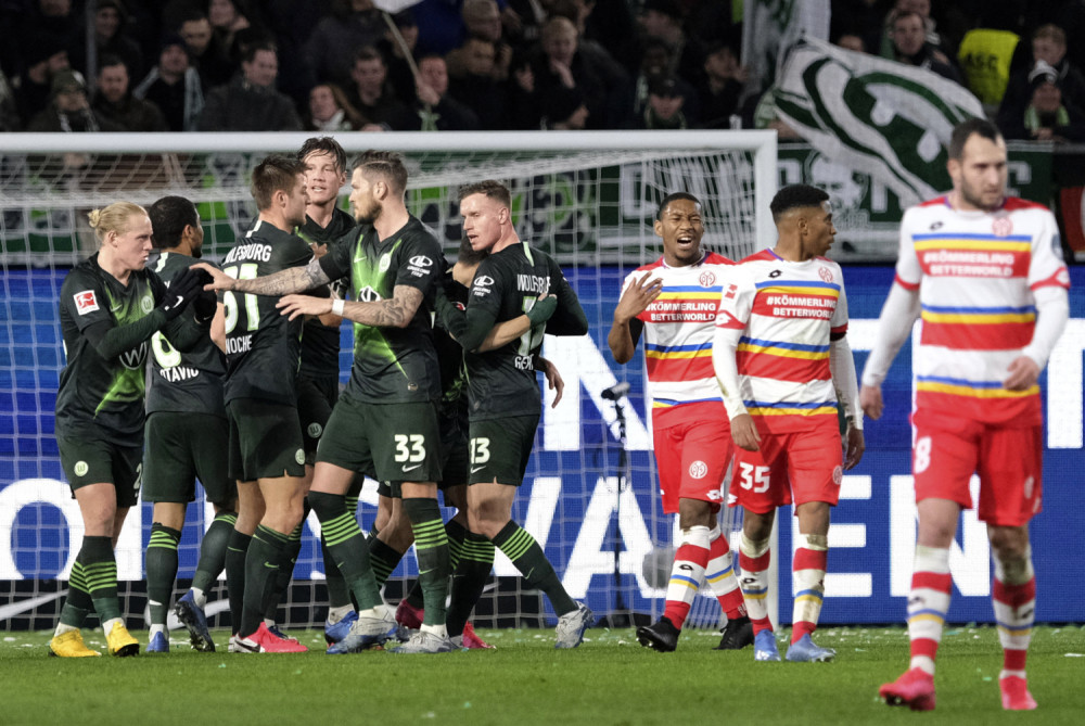 Volfsburg ubedljivom pobedom ostao u trci za izlazak u Evropu (FOTO/VIDEO)