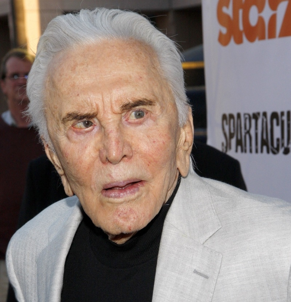 Pogledajte kome je preminuli glumac Kirk Daglas ostavio 60 miliona dolara!