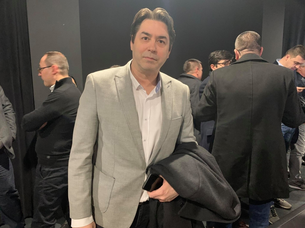 Glumac Rastko Janković stigao na sednicu Glavnog odbora: Očekujem pobedu SNS-a na izborima