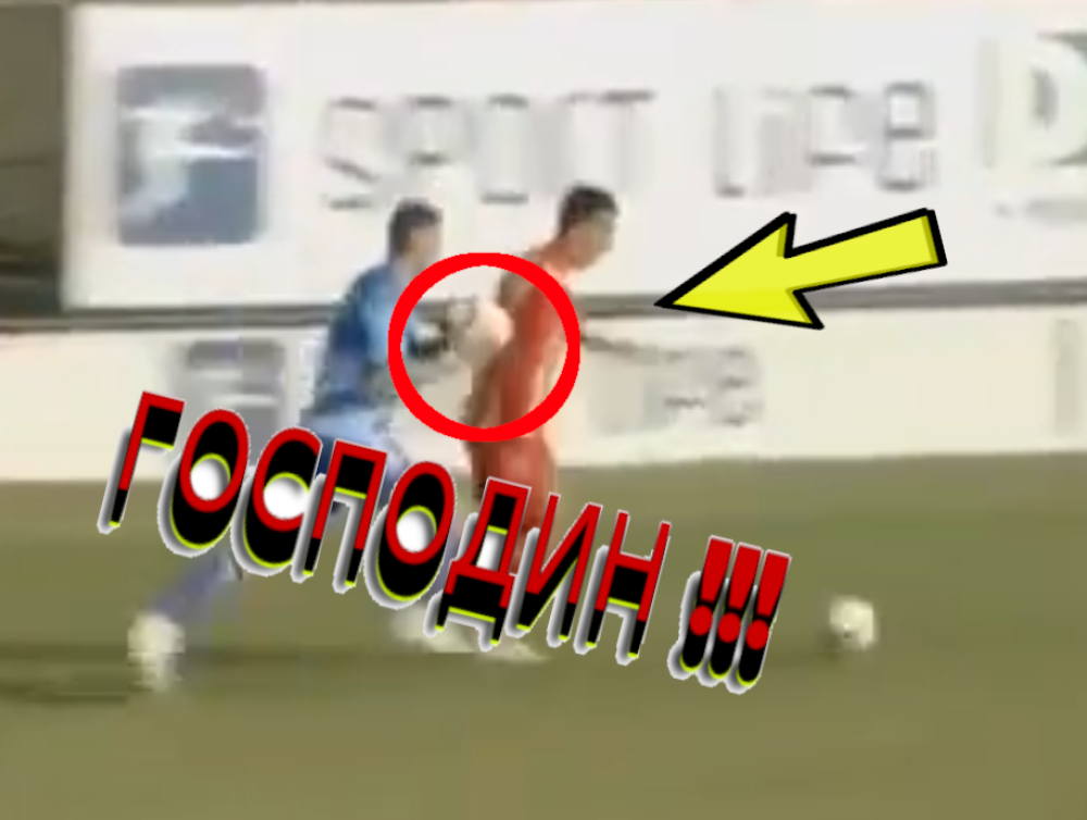 Kakva legenda! Dve lopte se pojavile na meču, on jednu uzeo rukama i uradio genijalnu stvar - direktan crveni karton (VIDEO)