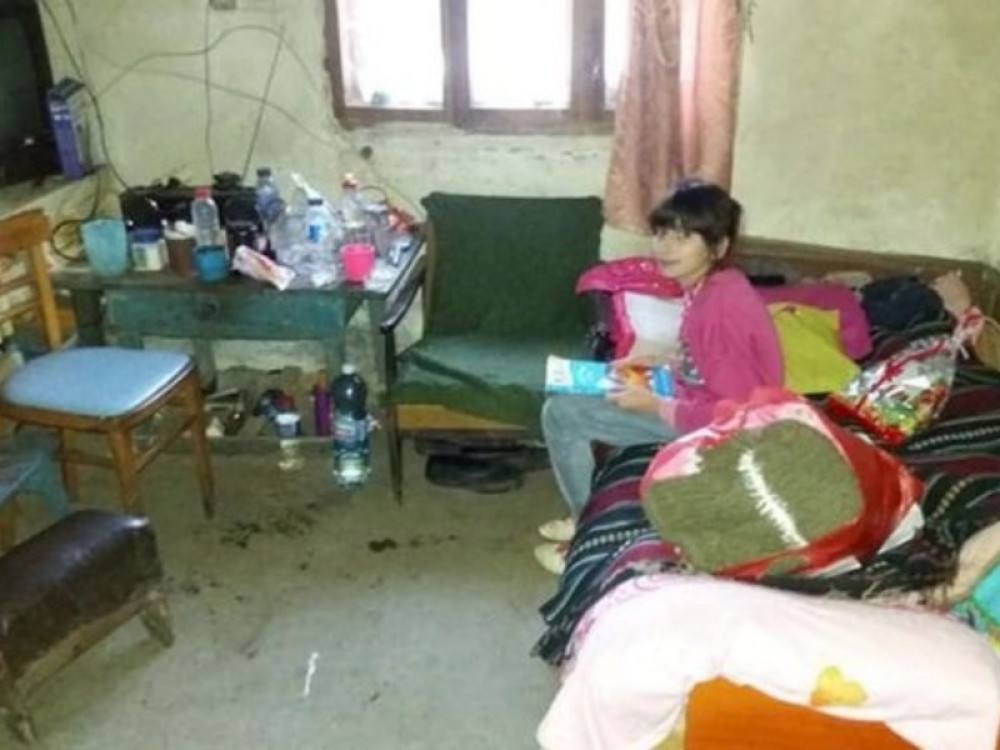 Anđeli je otac umro od zime, živi u nehumanim uslovima sa bolesnom majkom, i ima samo jednu želju!